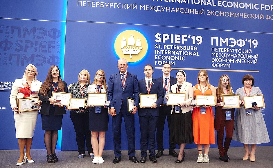 Deputy Chief of Staff of the Presidential Executive Office Magomedsalam Magomedov with winners of the 16th My Country – My Russia national contest.