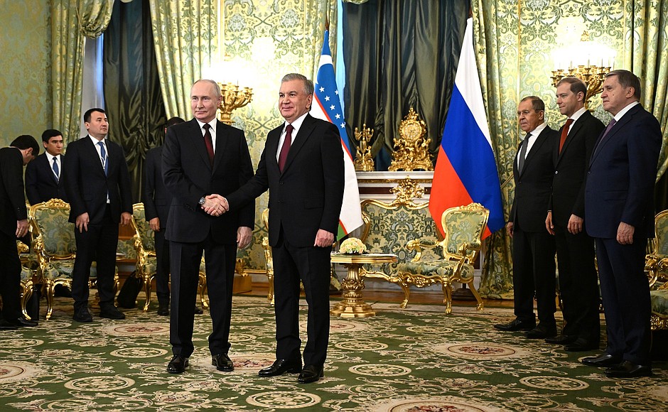 С Президентом Республики Узбекистан Шавкатом Мирзиёевым.