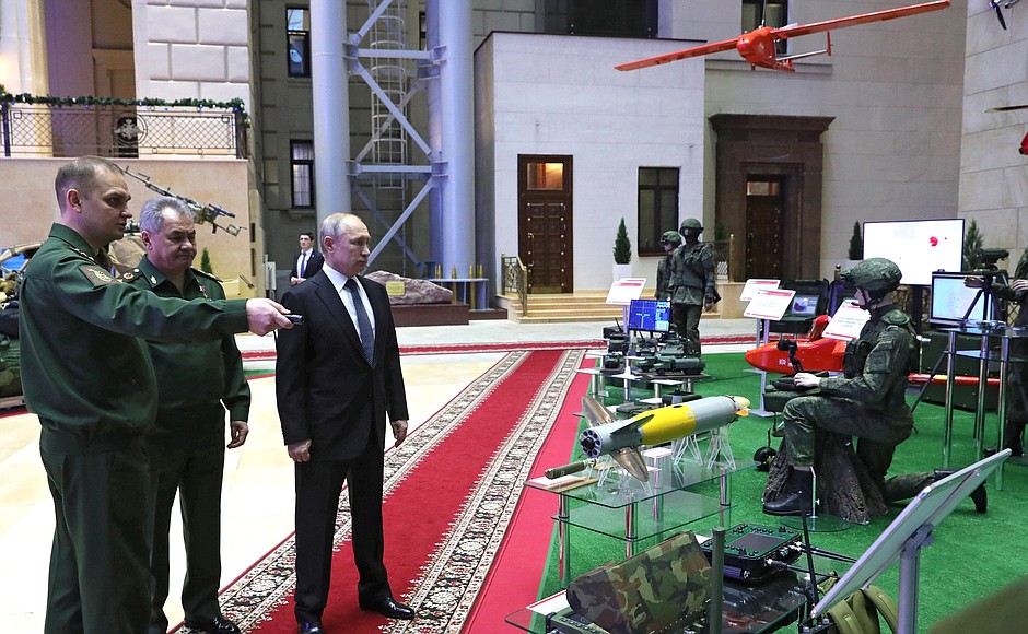 Before the meeting of the Defence Ministry Board, the President visited an exhibition of advanced weapons and equipment.