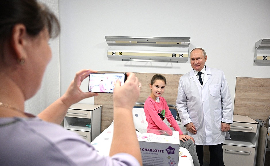 Владимир Путин посетил Национальный медицинский исследовательский центр детской гематологии, онкологии и иммунологии имени Дмитрия Рогачёва.