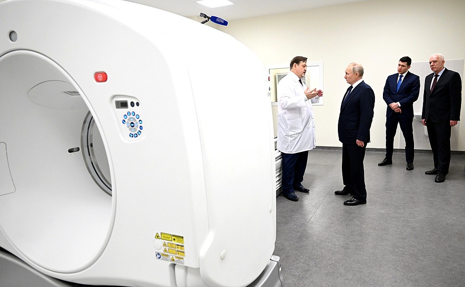 During a visit to the cancer centre in the Kaliningrad Region. With acting Chief Medical Officer Kirill Barinov (left), Governor of the Kaliningrad Region Anton Alikhanov, and Presidential Plenipotentiary Envoy to the Northwestern Federal District Alexander Gutsan.