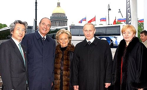 Japanese Prime Minister Junichiro Koizumi, French President Jacques Chirac and his wife, Bernadette, and Russian President Vladimir Putin and his wife, Lyudmila (left to right).