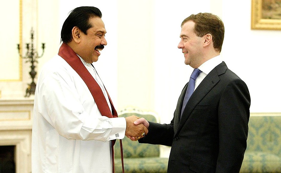 С Президентом Шри-Ланки Махиндой Раджапаксе.