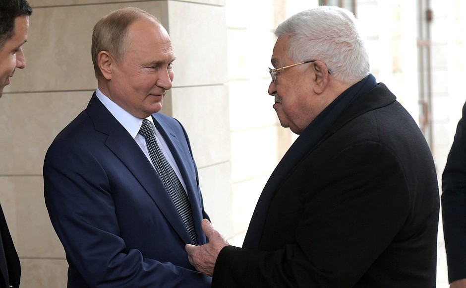 С Президентом Палестины Махмудом Аббасом по окончании встречи.