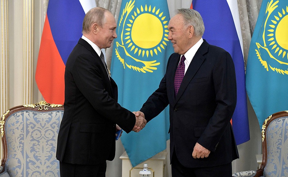 С первым Президентом Казахстана Нурсултаном Назарбаевым.