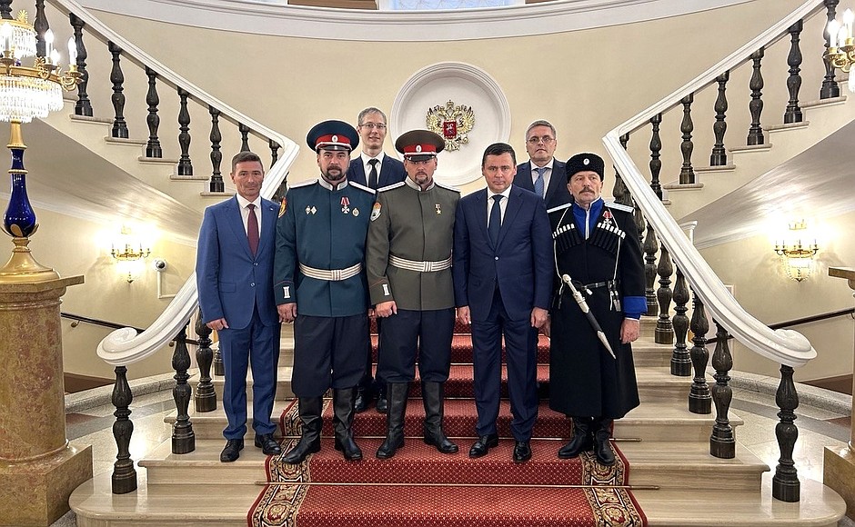 Помощник Президента, председатель Совета по делам казачества Дмитрий Миронов встретился с казаками, награждёнными государственными наградами.