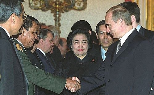 Представление делегаций перед началом российско-индонезийских переговоров в расширенном составе.