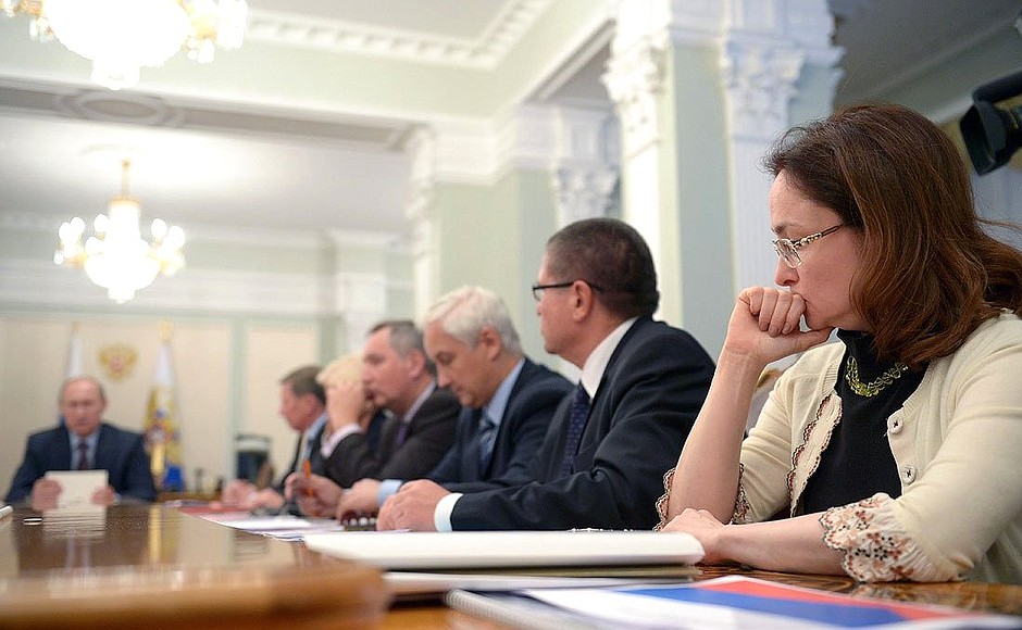 Meeting on draft federal budget for 2014–2016.