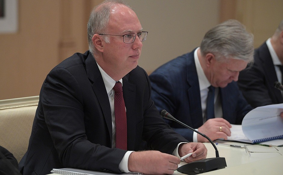 Russian Direct Investment Fund CEO Kirill Dmitriev (left) and Surgutneftegaz CEO Vladimir Bogdanov before the meeting on the most pressing international issues.