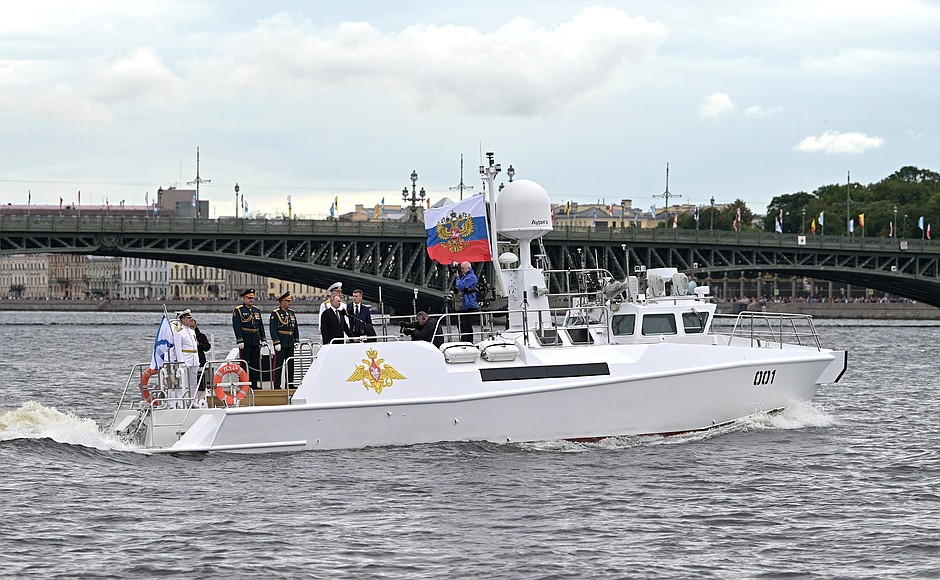 Перед началом Главного военно-морского парада.