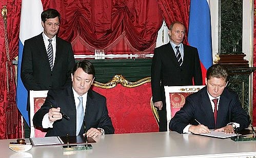 The signing of a Comprehensive Agreement between Gazprom and Gazunie.