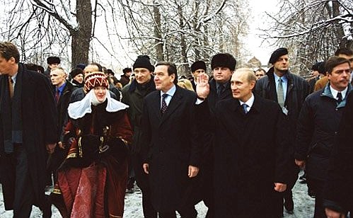 President Putin and German Federal Chancellor Gerhard Schroeder at the Kolomenskoye museum reserve.