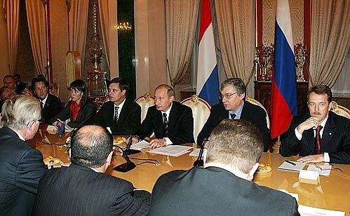 На встрече с представителями деловых кругов Нидерландов и России.