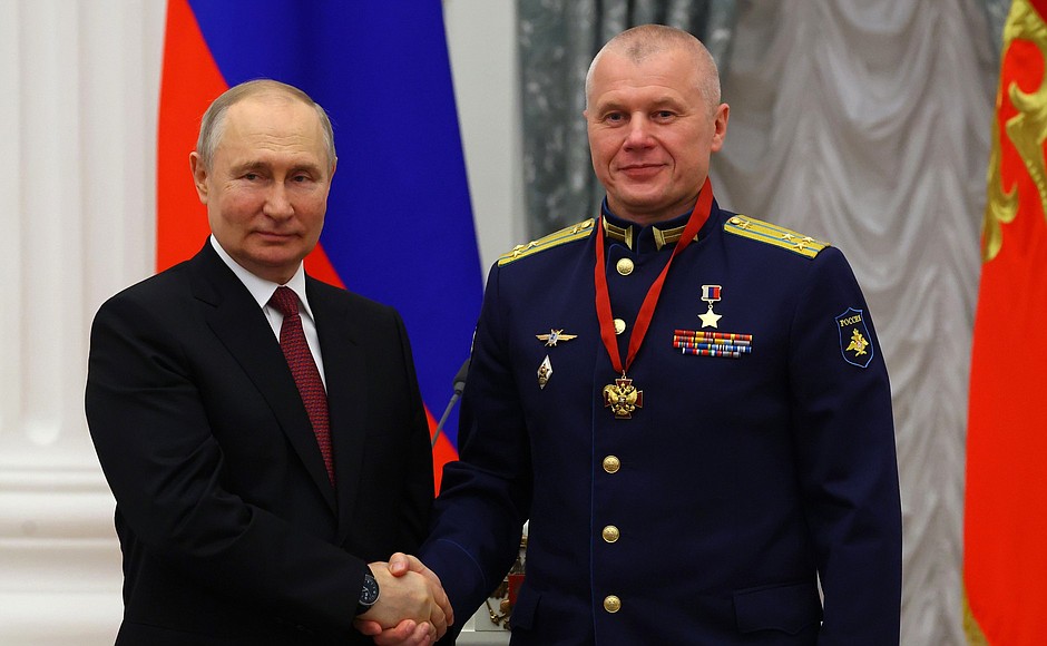 Ceremony for presenting state decorations. The Order for Services to the Fatherland, III degree, is awarded to Hero of Russia Oleg Novitsky, an instructor and test cosmonaut of the Yuri Gagarin Research and Cosmonaut Training Centre.