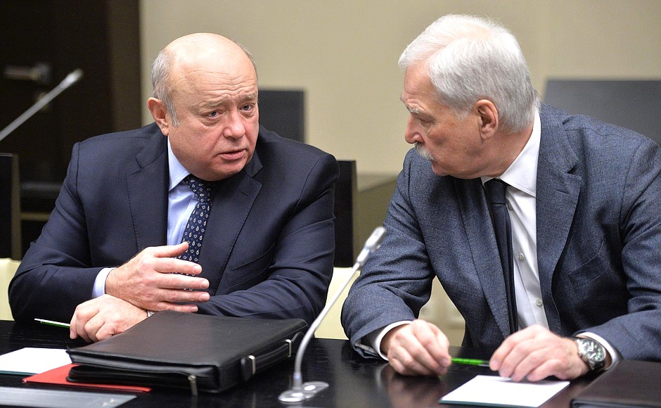 Director of the Foreign Intelligence Service Mikhail Fradkov and permanent member of the Security Council Boris Gryzlov before the meeting with permanent members of the Security Council.