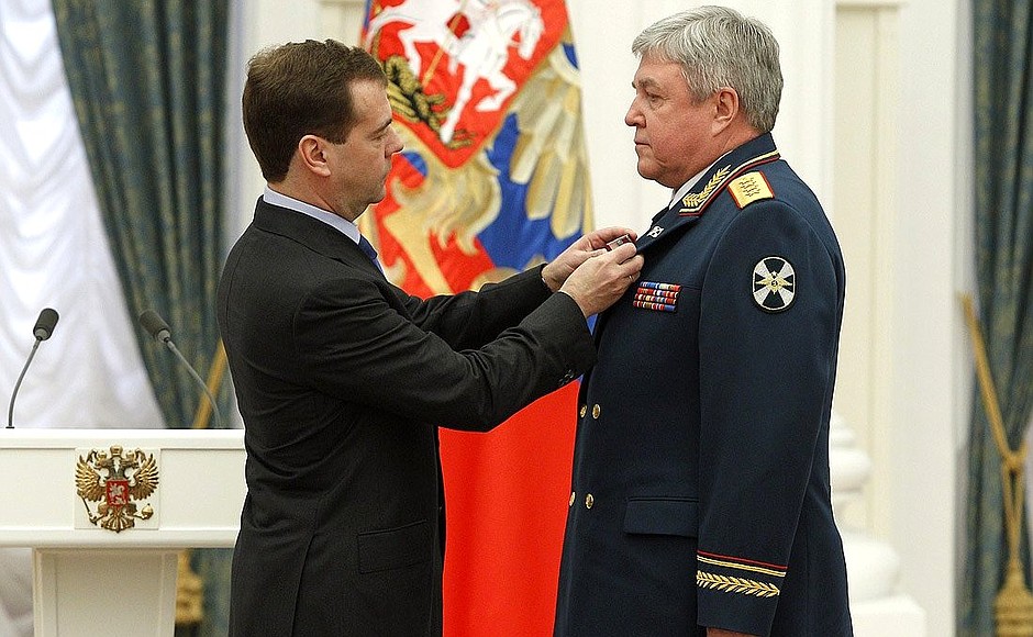 Presenting state decorations. Army general Nikolai Rogozhkin received the Order for Services to the Fatherland, IV degree.