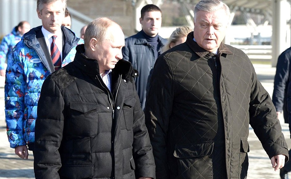 С главой РЖД Владимиром Якуниным во время осмотра железнодорожной станции «Олимпийский парк».