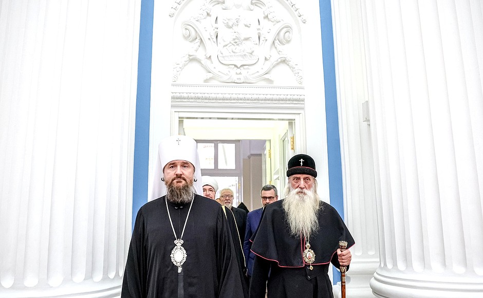 Metropolitan Kornily of Moscow and All Russia of Old-Rite Russian Orthodox Church (right) and Metropolitan Grigory of Voskresensk, Chancellor of the Moscow Patriarchate.
