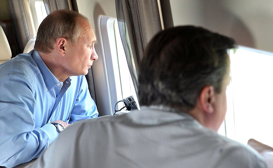 Владимир Путин и Дэвид Кэмерон осмотрели с вертолёта олимпийские объекты Сочи: сооружения в горном кластере и в Имеретинской долине.