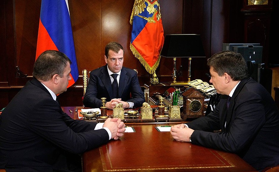 With Defence Minister Anatoly Serdyukov (left) and First Deputy Defence Minister Vladimir Popovkin.