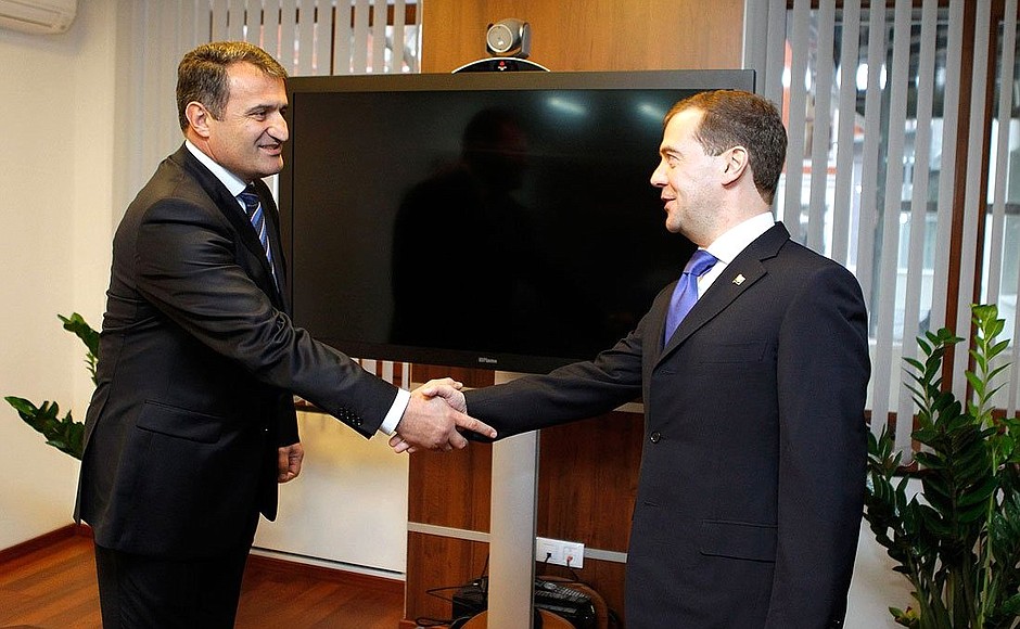 С кандидатом в президенты Южной Осетии Анатолием Бибиловым.