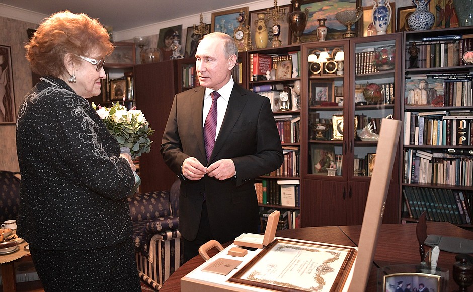 С почётным президентом Российской академии образования, академиком Российской академии образования, лингвистом Людмилой Вербицкой.