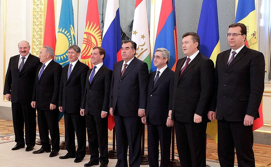 Участники заседания Межгосударственного Совета ЕврАзЭС / Высшего Евразийского экономического совета.