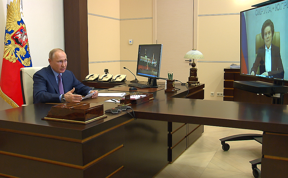 Встреча с губернатором Ханты-Мансийского автономного округа – Югры Натальей Комаровой (в режиме видеоконференции).