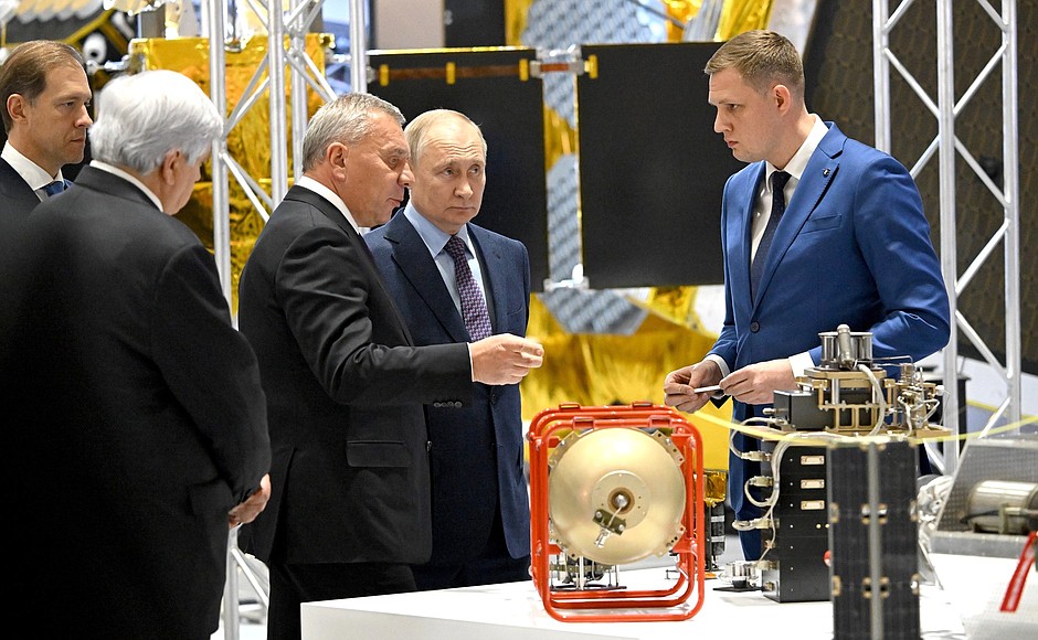Visiting the Energia Rocket and Space Corporation. From left: Deputy Prime Minister – Minister of Industry and Trade Denis Manturov, Energia's chief designer Vladimir Solovyov, and General Director of Roscosmos Yury Borisov.