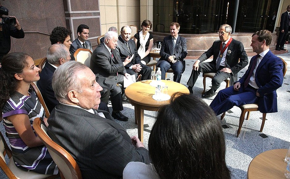 Беседа с ветеранами дипломатической службы и молодыми сотрудниками Министерства иностранных дел России.