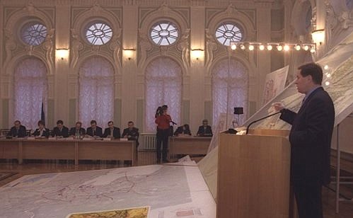 A city\'s governor Vladimir Yakovlev made a report at a meeting of the state commission to prepare for celebrations of St Petersburg\'s 300th anniversary.