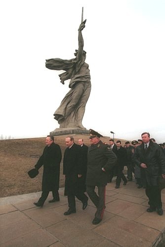 Visiting the memorial complex “To the Heroes of the Battle of Stalingrad” on Mamayev Hill.