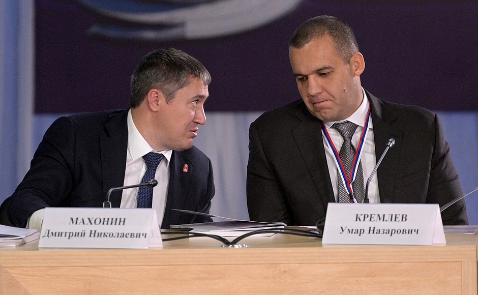 Perm Territory Governor Dmitry Makhonin, left, and Chair of the Executive Committee of the Russian Boxing Federation Umar Kremlyov at a meeting of the Council for the Development of Physical Culture and Sport.