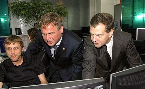 МОСКВА. Во время осмотра «Лаборатории Касперского». С главой компании Евгением Касперским.