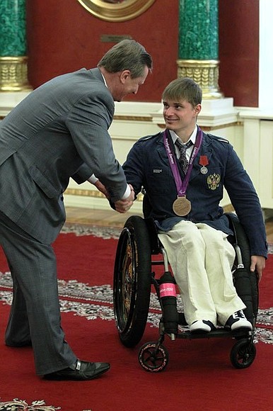 Церемония награждения призёров Паралимпийских игр в Лондоне.