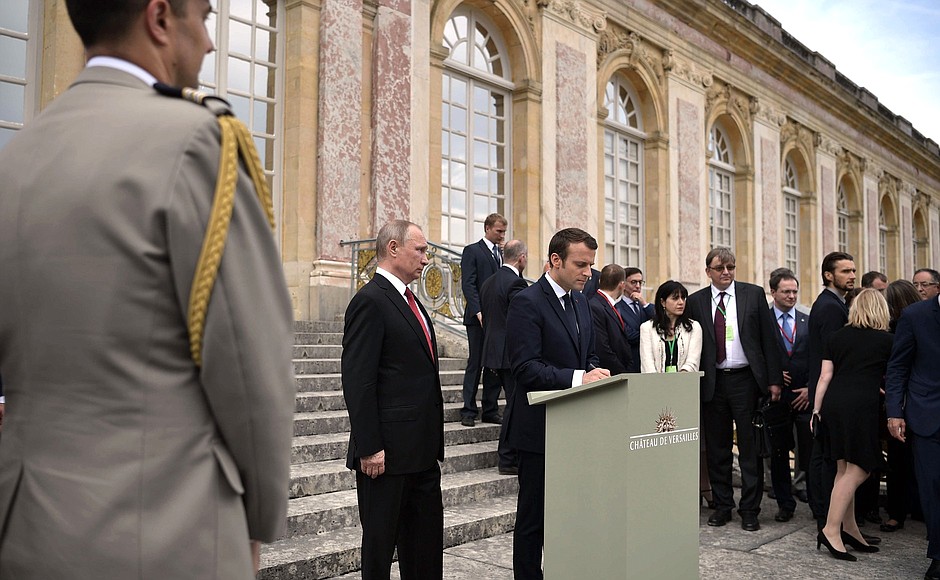 Vladimir Putin and Emmanuel Macron toured the exhibition Peter the Great: A Tsar in France, 1717, at the Grand Trianon of the National Museum of the Palace of Versailles and signed the distinguished visitors’ book.