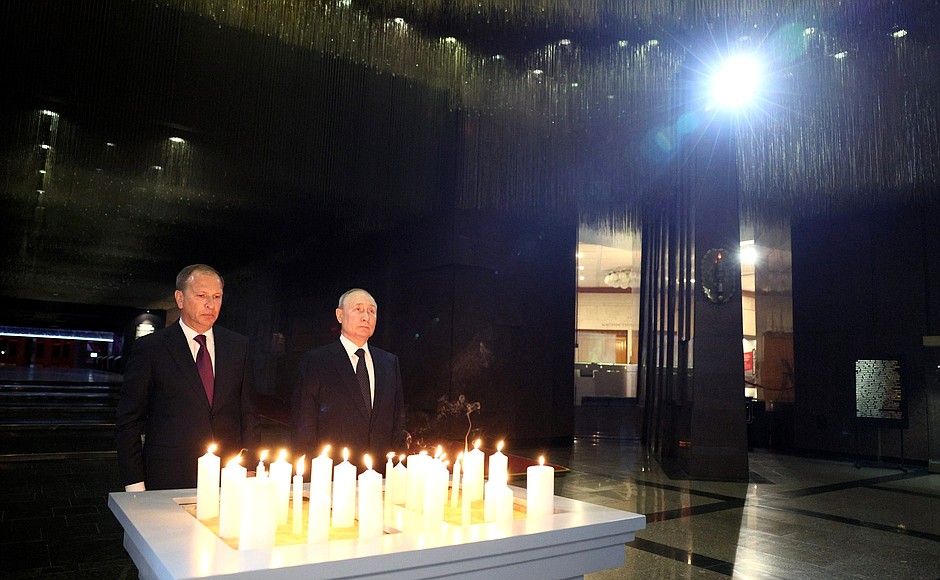 During the visit to the Victory Museum on Poklonnaya Hill. The President lit a candle of memory at the Grieving Mother monument.