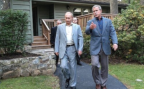 President Putin with US President George W. Bush.