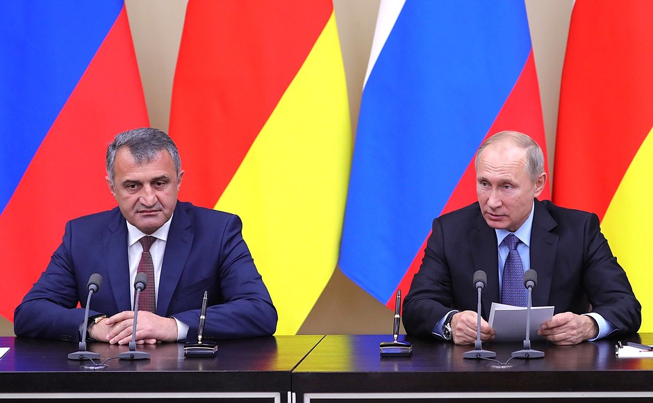 Press statements following Russia – South Ossetia talks. With President of South Ossetia Anatoly Bibilov.