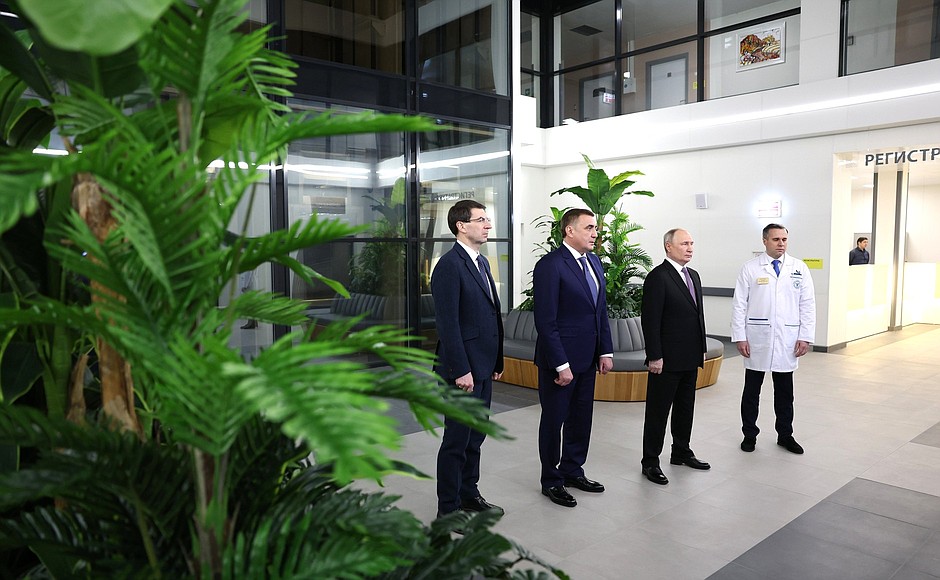 During a visit to the Tula Regional Oncology Centre. The President was accompanied by Presidential Plenipotentiary Envoy to the Central Federal District Igor Shchegolev and Governor of the Tula Region Alexei Dyumin. Acting Chief Physician of the Oncology Centre Dmitry Istomin led the tour.