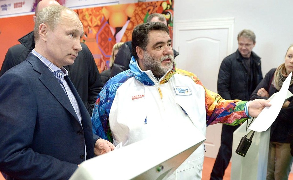 С главой компании Bosco Михаилом Куснировичем в центре подготовки волонтёров зимних Олимпийских игр.
