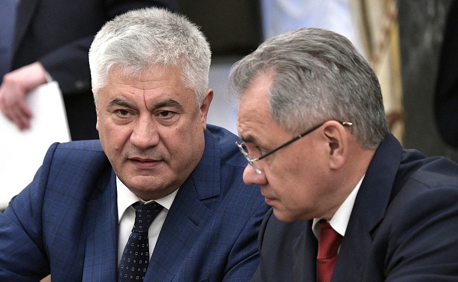 Minister of the Interior Vladimir Kolokoltsev and Defence Minister Sergei Shoigu before the meeting with permanent members of the Security Council.