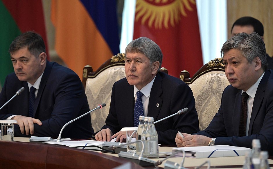 Президент Киргизии Алмазбек Атамбаев на заседании Высшего Евразийского экономического совета.