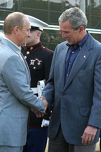 President Putin\'s arrival at the Camp David presidential retreat, where he was met by US President George W. Bush at the helicopter pad.