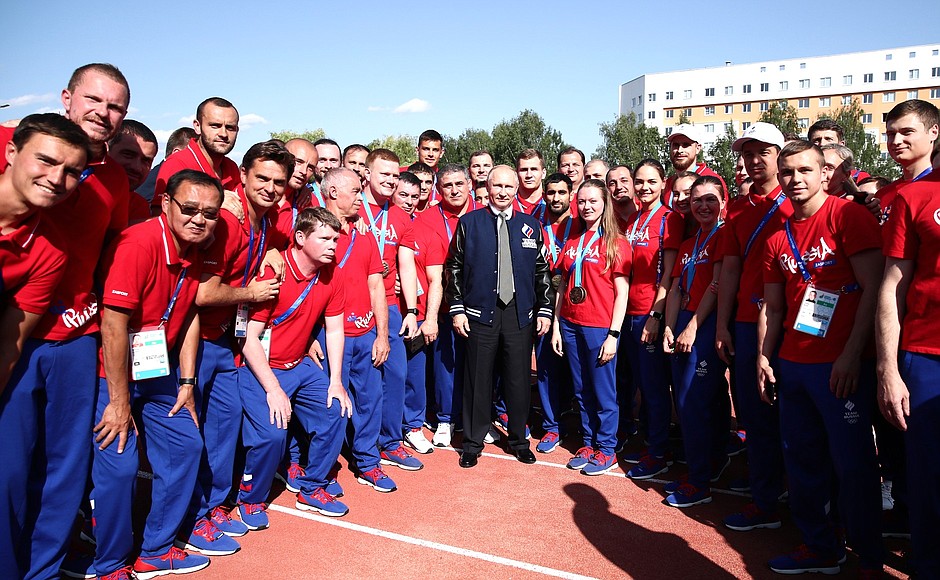 С российскими атлетами в Деревне спортсменов Вторых Европейских игр.