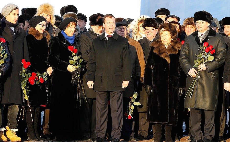 Ceremony of unveiling a monument to Russia’s first President Boris Yeltsin. Boris Yeltsin’s daughter Tatyana Yumasheva on the President’s left, Naina Yeltsina and Sverdlovsk Region Governor Alexander Misharin on the President’s right.