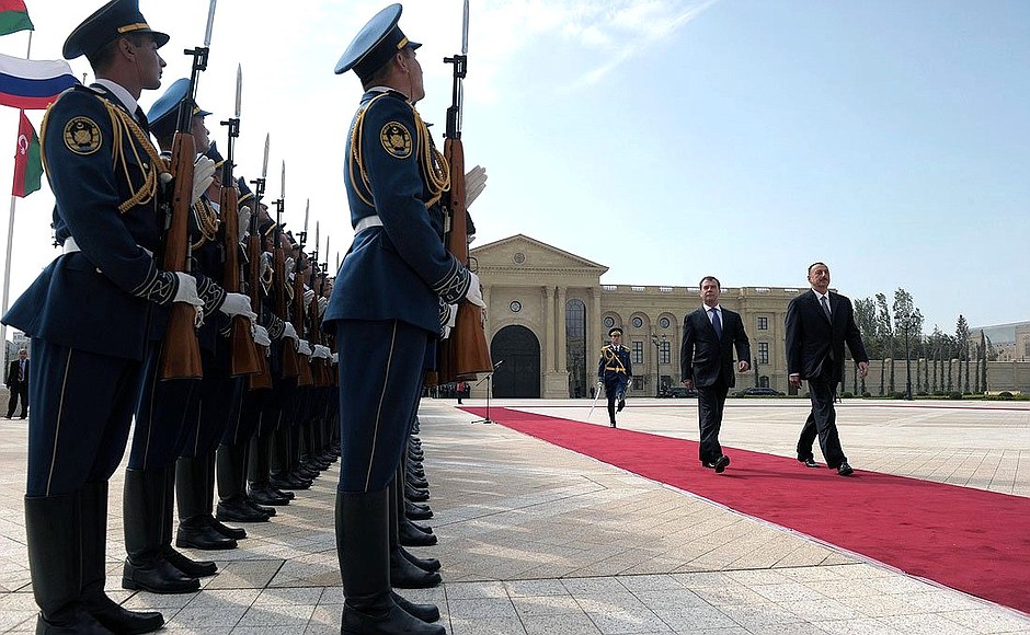 Церемония официальной встречи. С Президентом Азербайджана Ильхамом Алиевым.