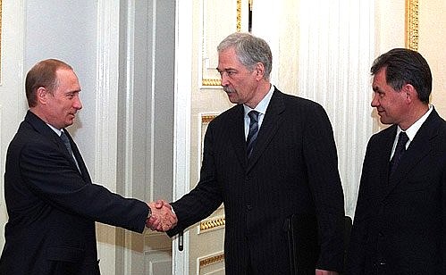 President Putin meeting with the leaders of United Russia. President Putin with Boris Gryzlov, Chairman of United Russia\'s Supreme Council (centre), and Supreme Council Co-Chairman Sergei Shoigu.