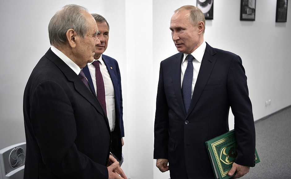 With first president of Tatarstan Mintimer Shaimiyev and current head of the republic Rustam Minnikhanov (right).