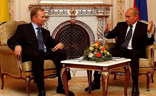 President Vladimir Putin with Ukrainian President Leonid Kuchma.